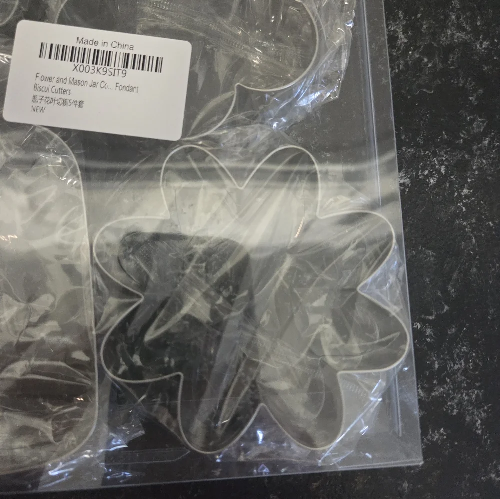 NWT Cookie Cutters - Picture 4 of 5